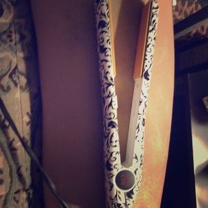 Ultra Chi hair straightener